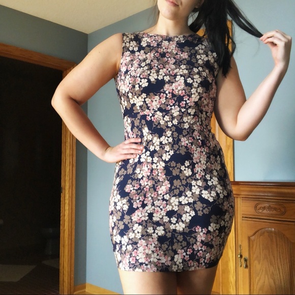 Dresses & Skirts - NWOT Apricot Dress